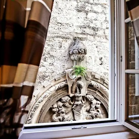 Grand Bedroom Aptm Palace Location Split