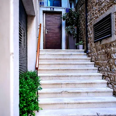 Grand Bedroom Aptm Palace Location Lejlighed