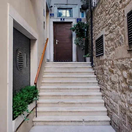 Grand Bedroom Aptm Palace Location * Split