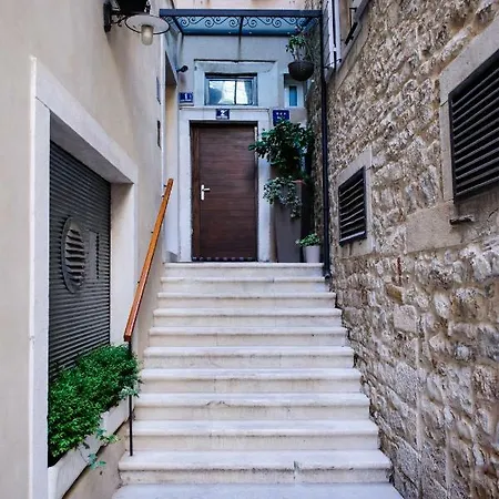 Grand Bedroom Aptm Palace Location * Split