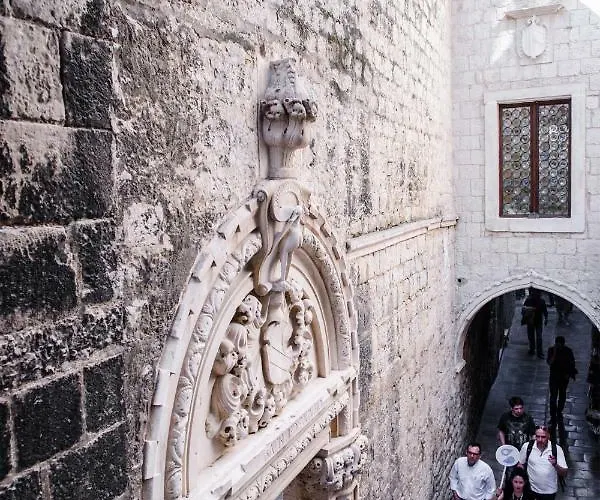 Grand Bedroom Aptm Palace Location *